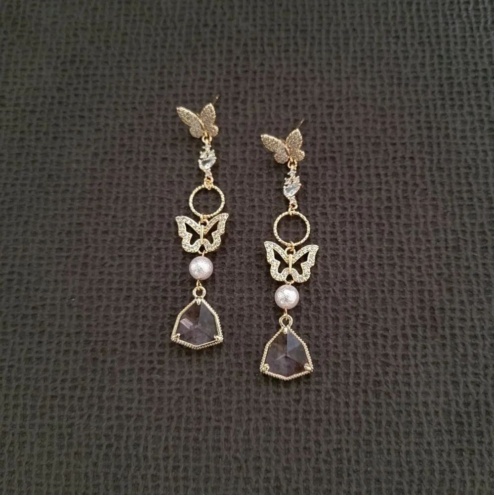 La Meno "Sparkling🎆 Butterfly🦋" Earrings - Picture 11 of 16
